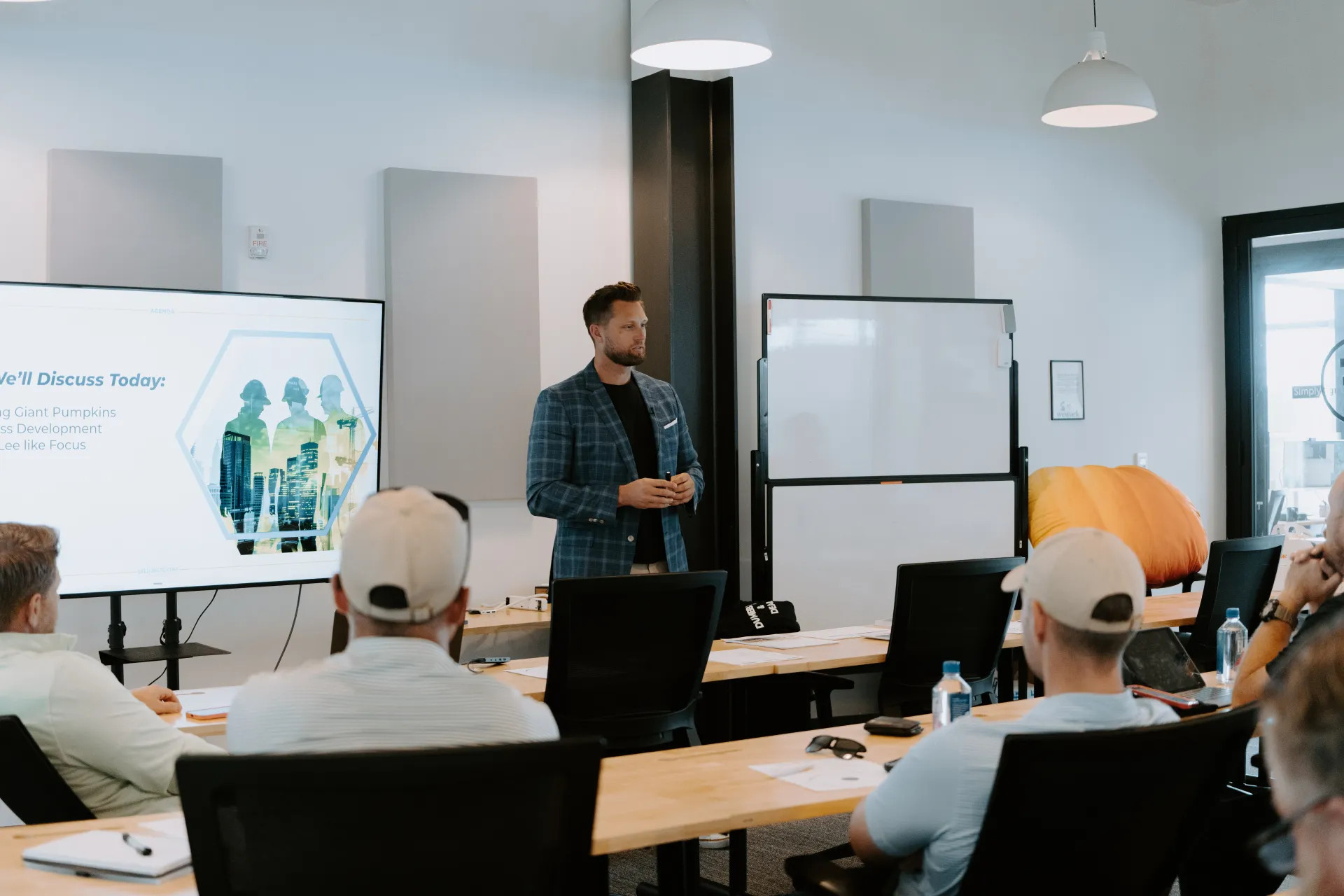 Sales performance scorecard with daily activity metrics and weekly targets for a contractor sales team